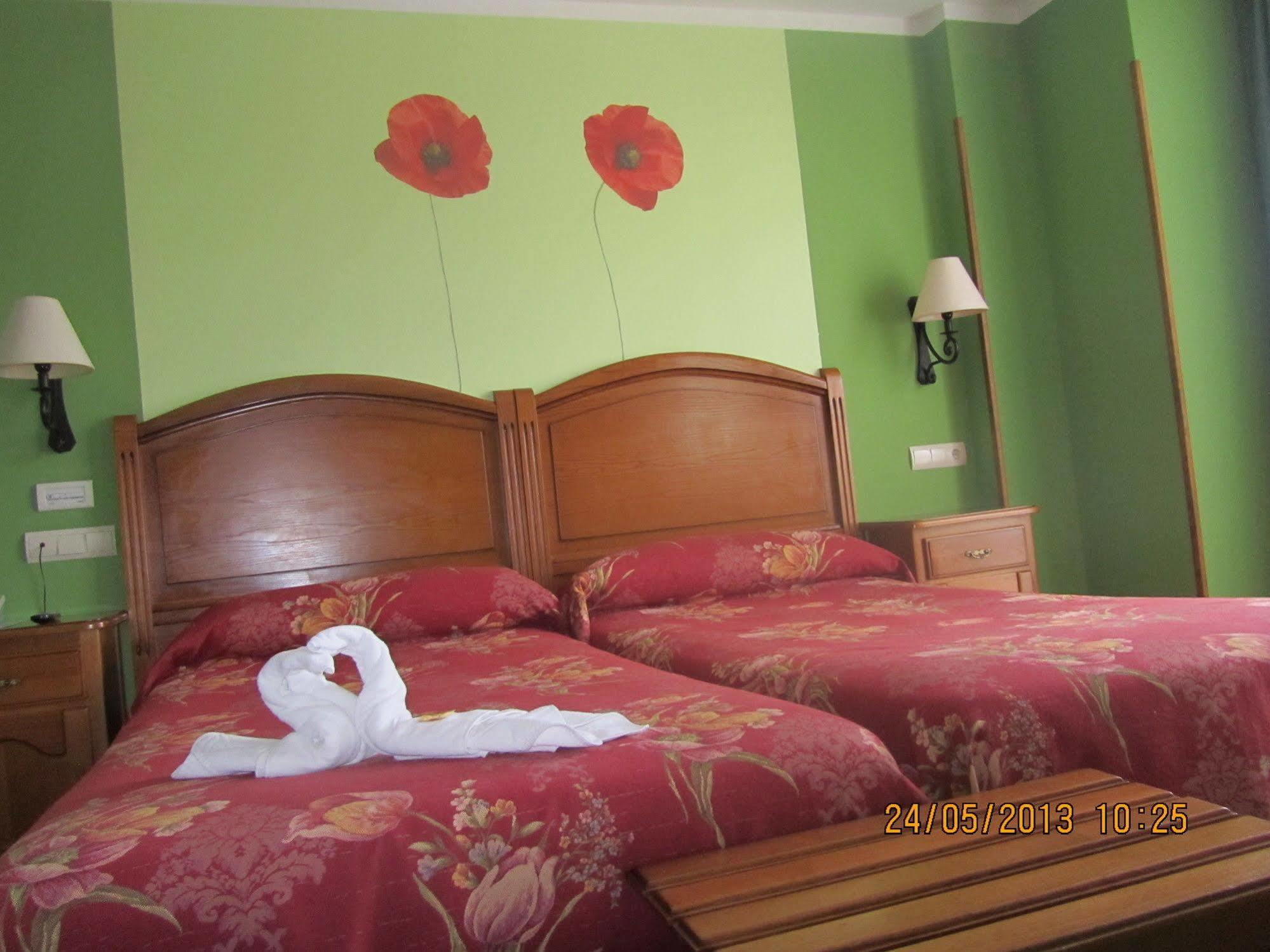 Hotel Marfrei Hinojedo Luaran gambar